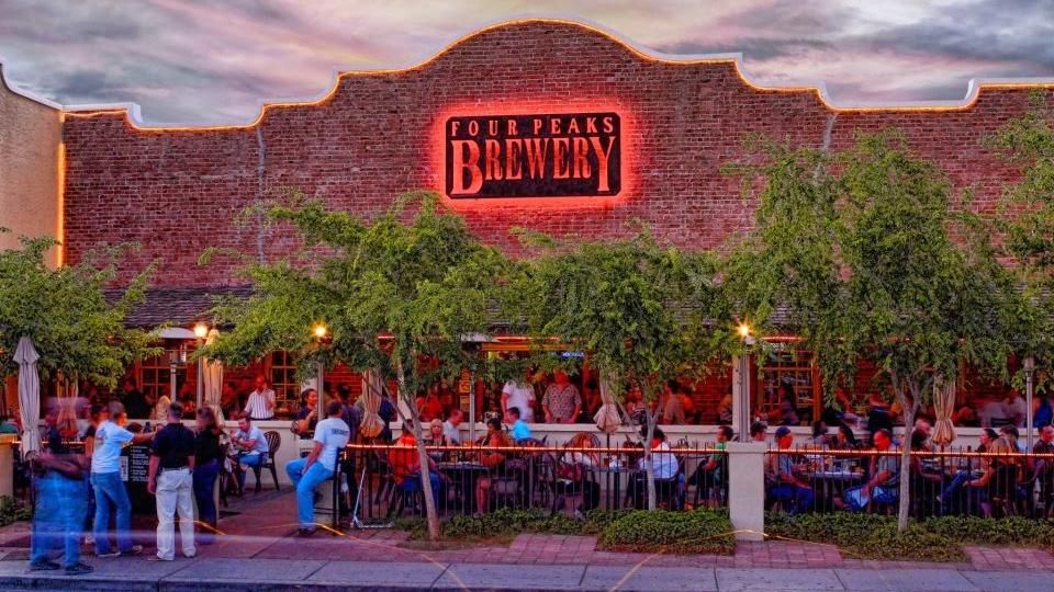 Four Peaks Brewing Co Phoenix bar interior
