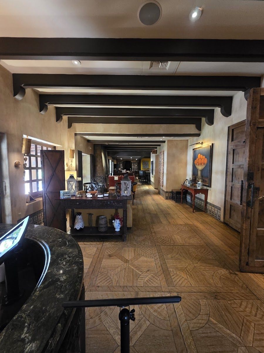 T Cook's Bar at Royal Palms bar service