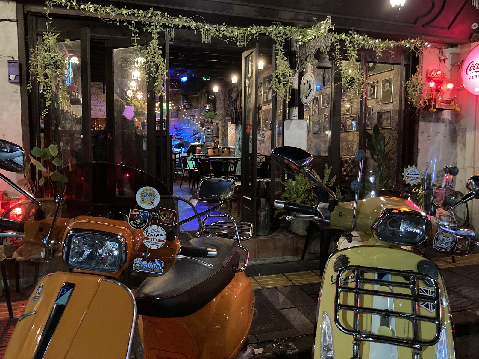 Rockin Angels blues bar stage Phuket Town