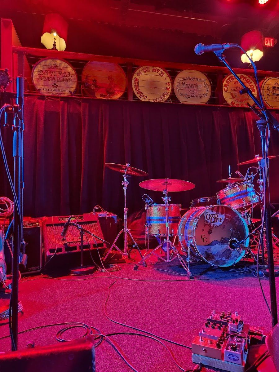 Bar From Far Mississippi atmosphere