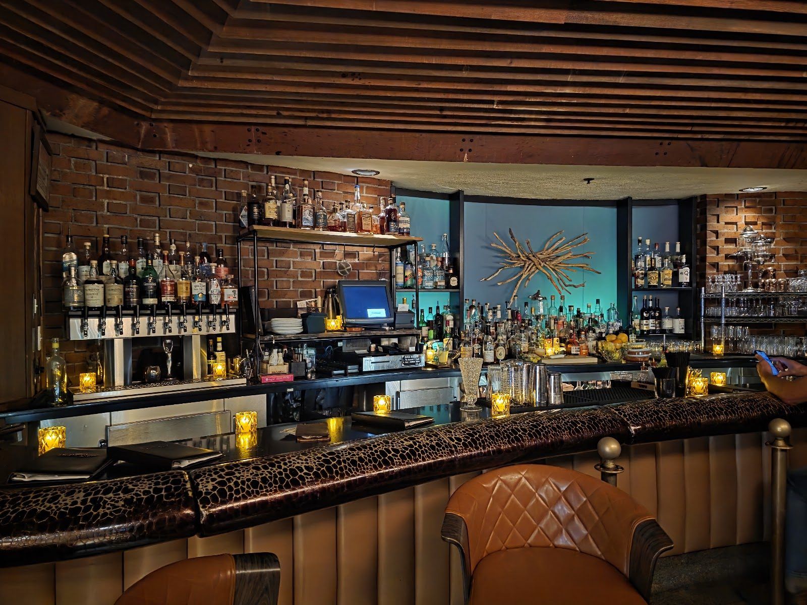 Driftwood Room at Hotel deLuxe Portland bar interior