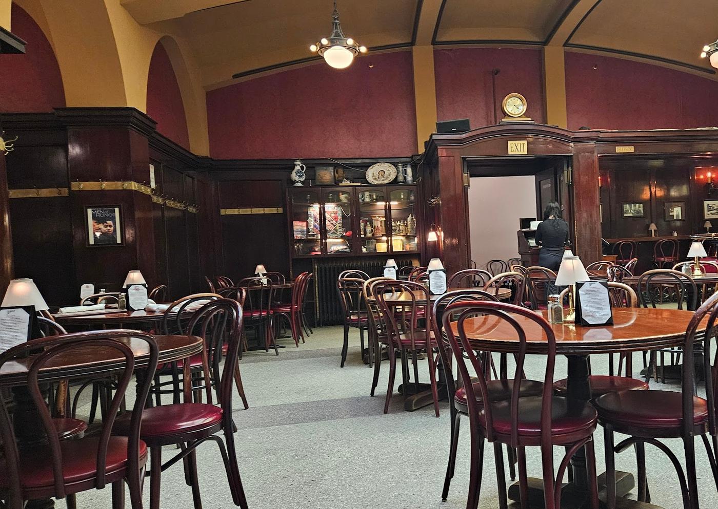 Huber's Cafe, Portland