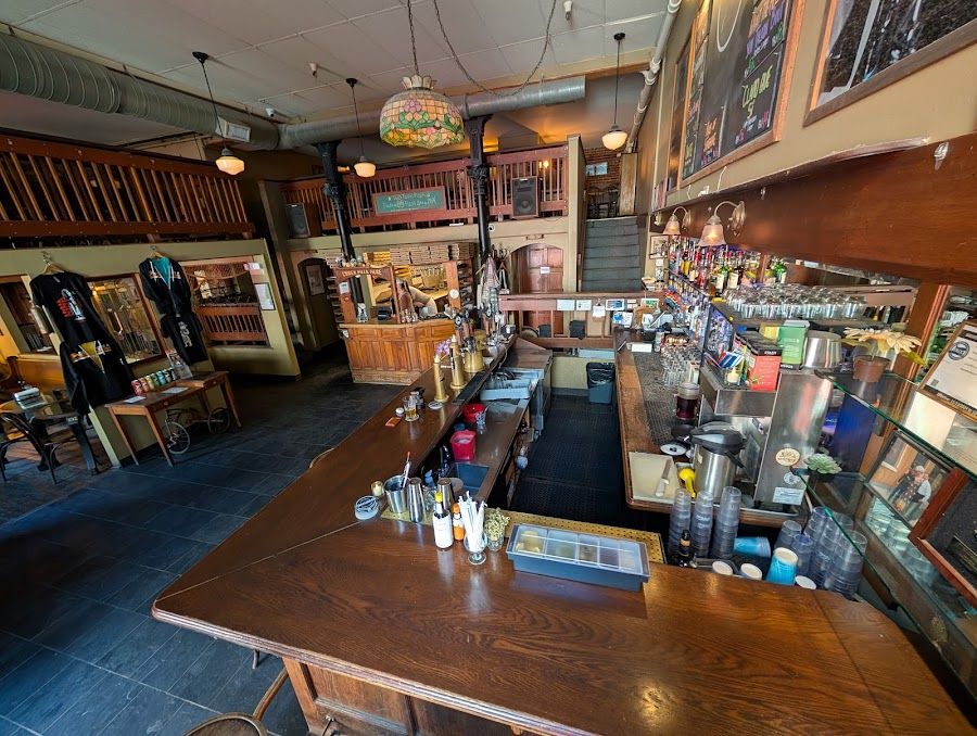 Old Town Pizza & Brewing Portland interior