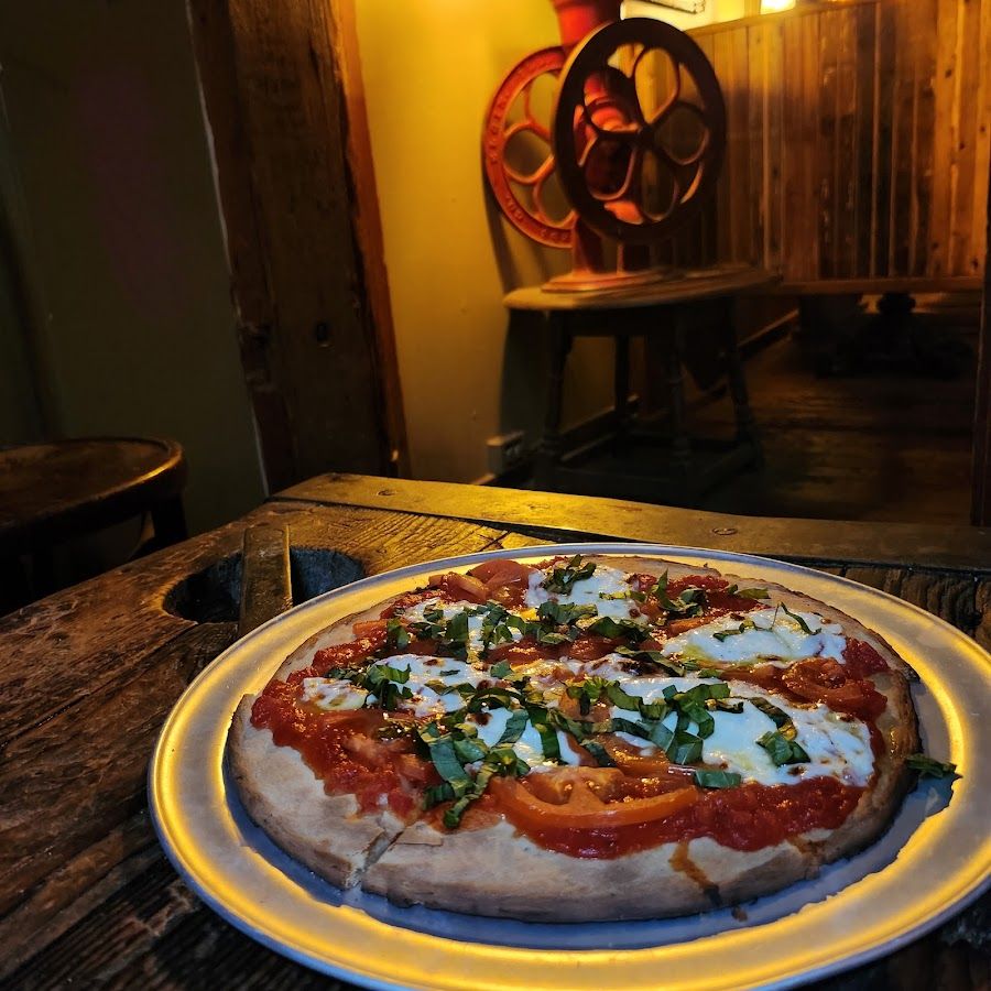Old Town Pizza & Brewing Old Town Chinatown atmosphere