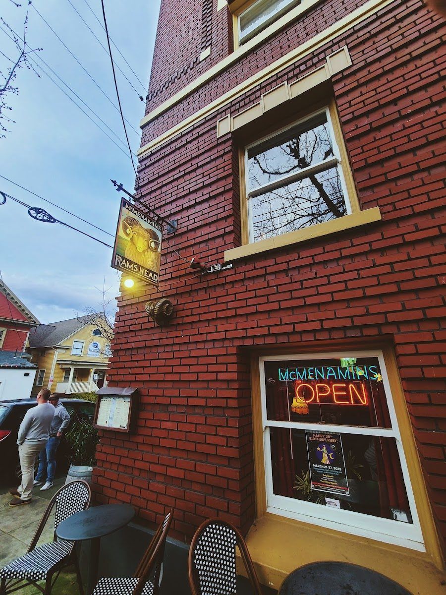 Ram's Head Bar Northwest atmosphere