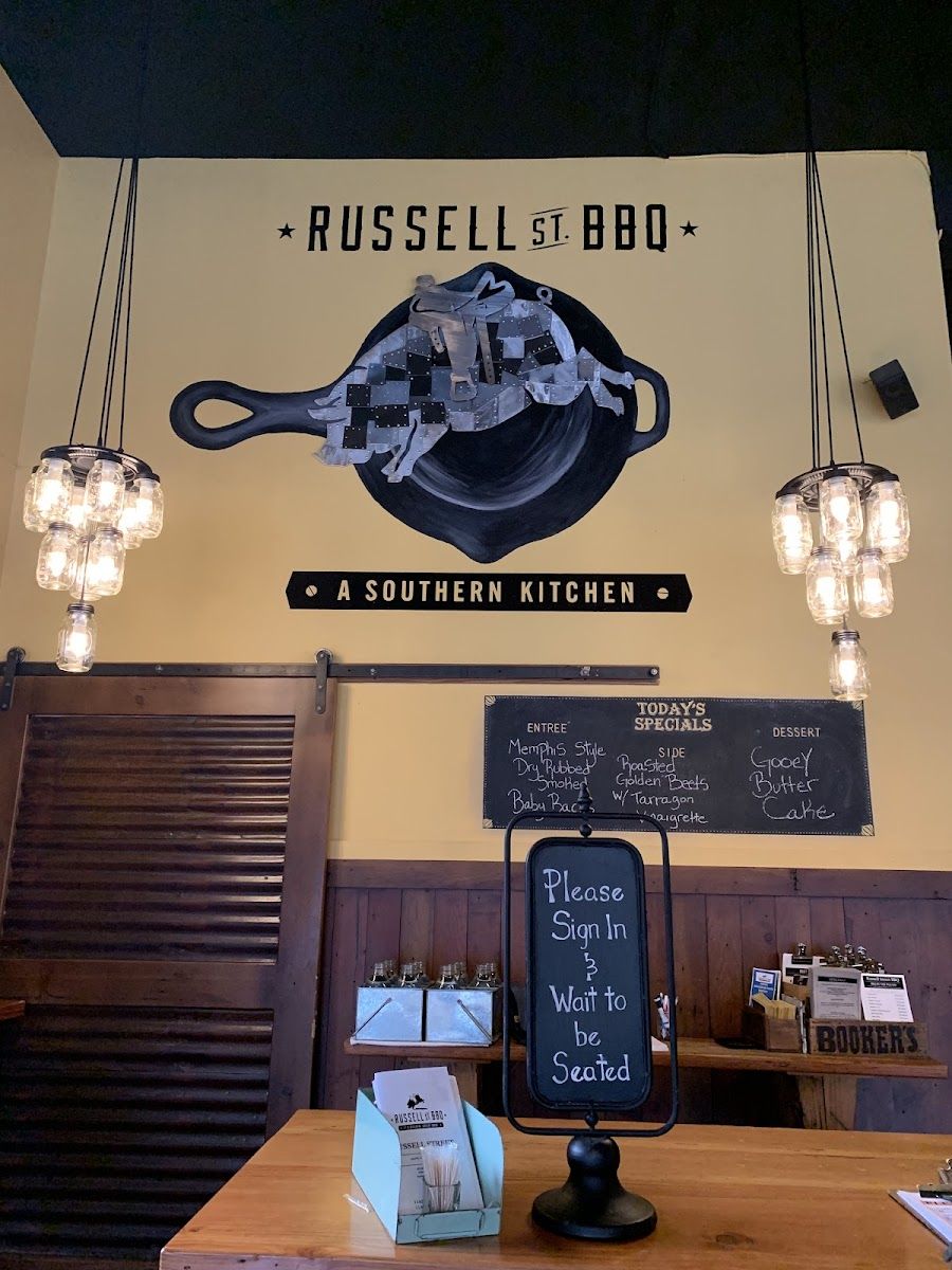Russell Street BBQ Bar bar service