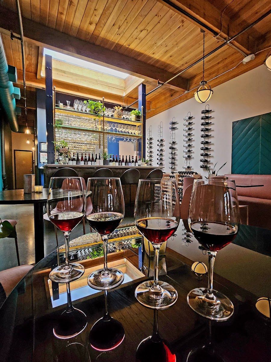Stem Wine Bar bar service