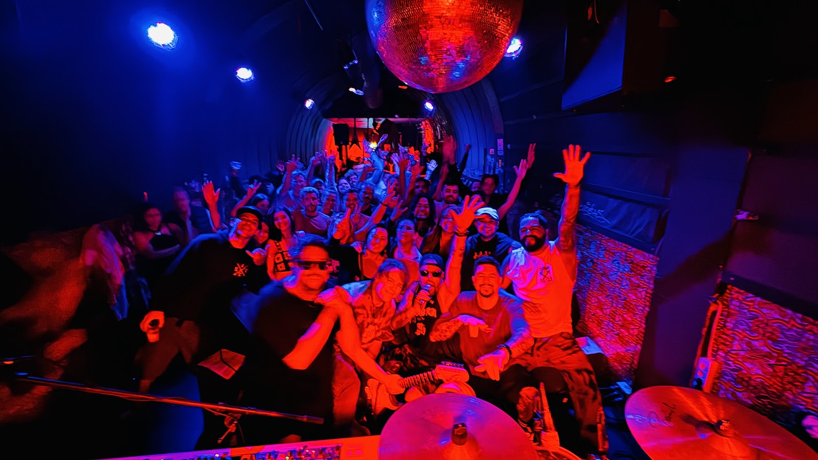 Barracuda Clube de Roque style: stage lights