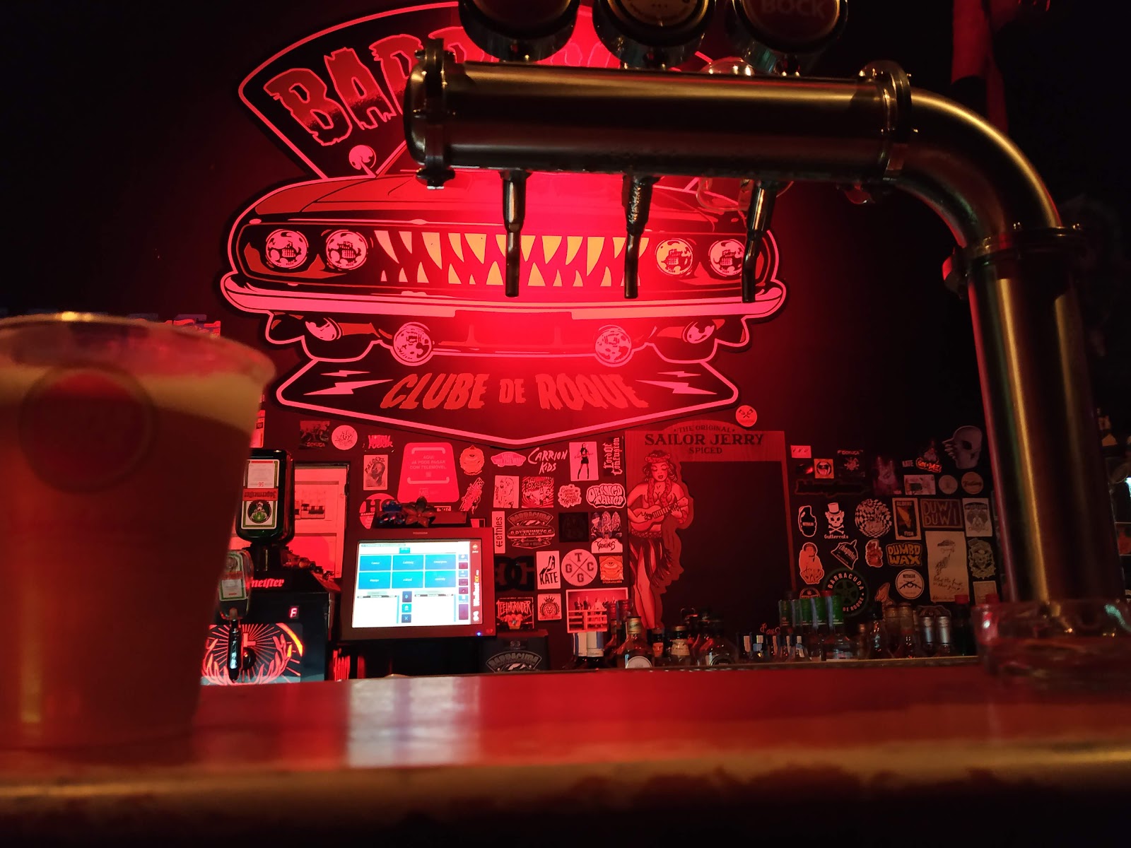 Barracuda Clube de Roque style: bar room low light