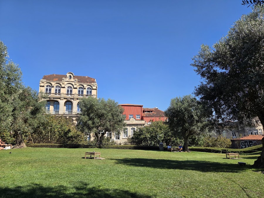 Base, Porto