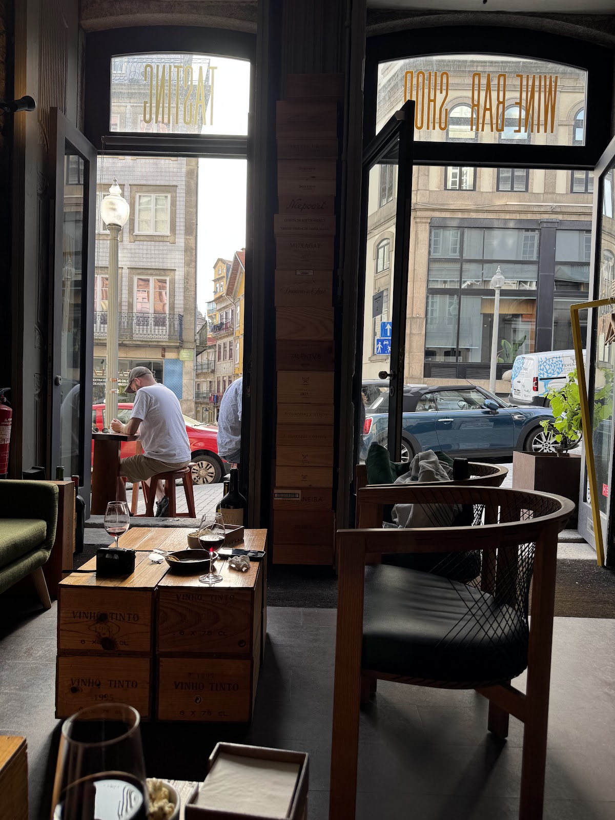 Prova bar seating