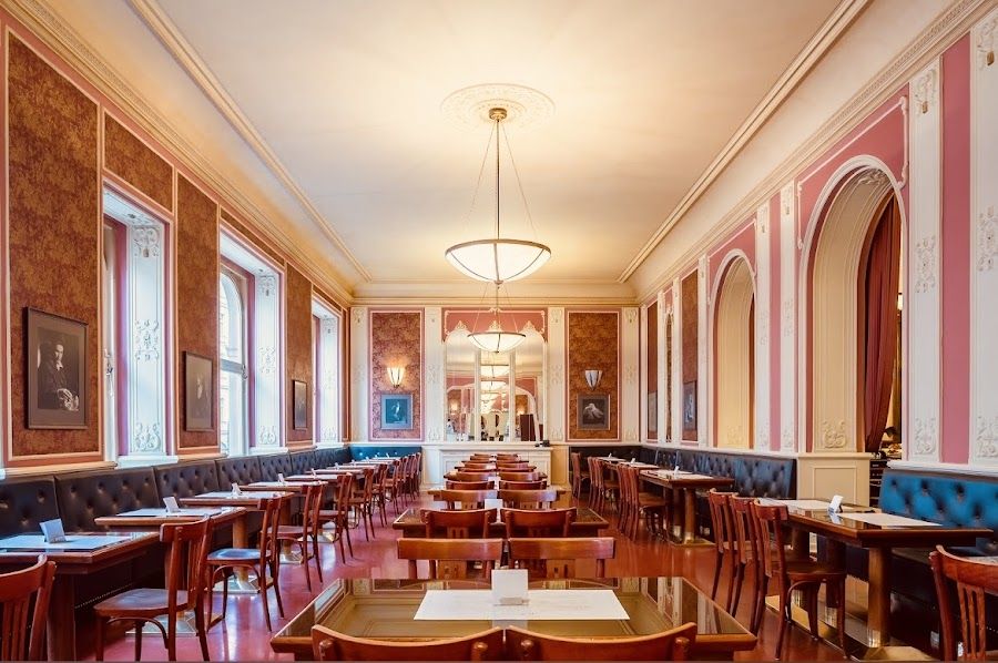 Cafe Louvre Nove Mesto atmosphere