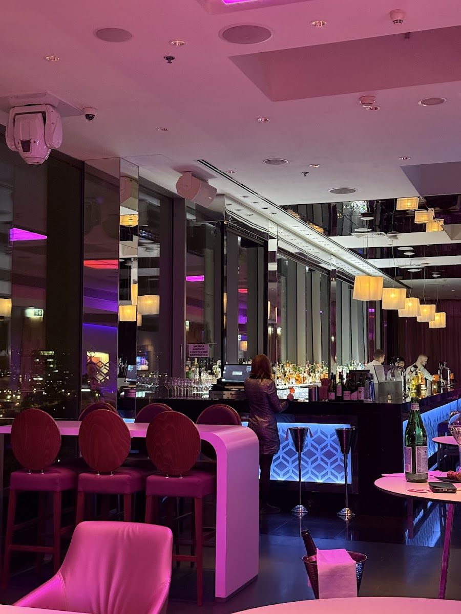 Cloud 9 Sky Bar at Hilton Karlin atmosphere