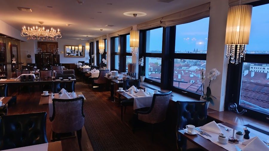 U Zlate Studne Rooftop bar service