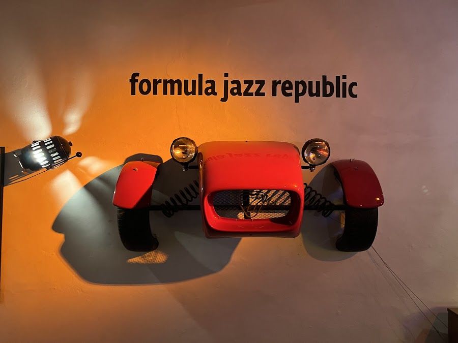 Jazz Republic bar service