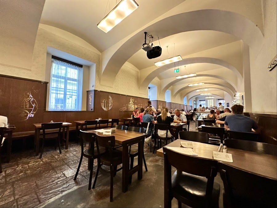 Lokal Dlouha, Prague