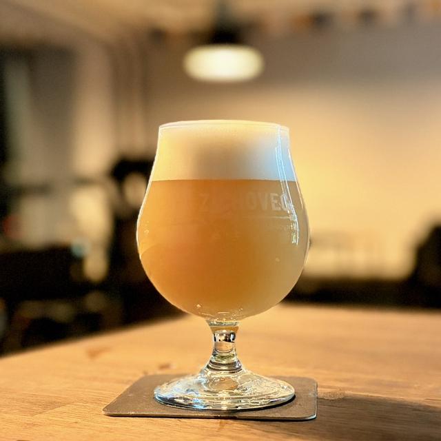 Naplavka Craft Beer bar service