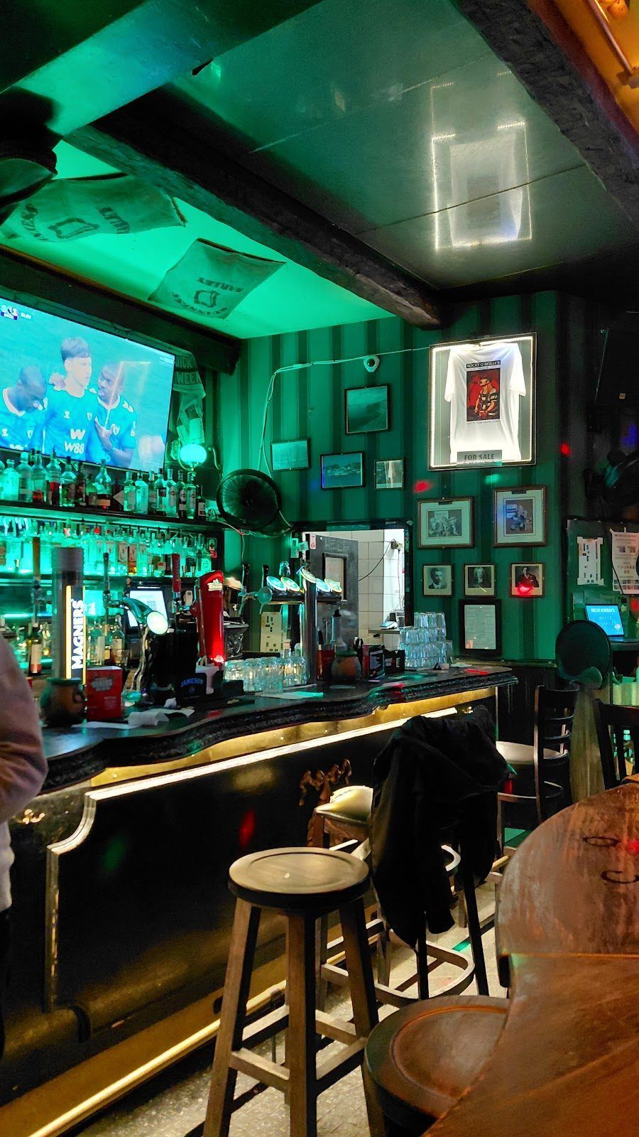 Rocky O'Reilly's bar service