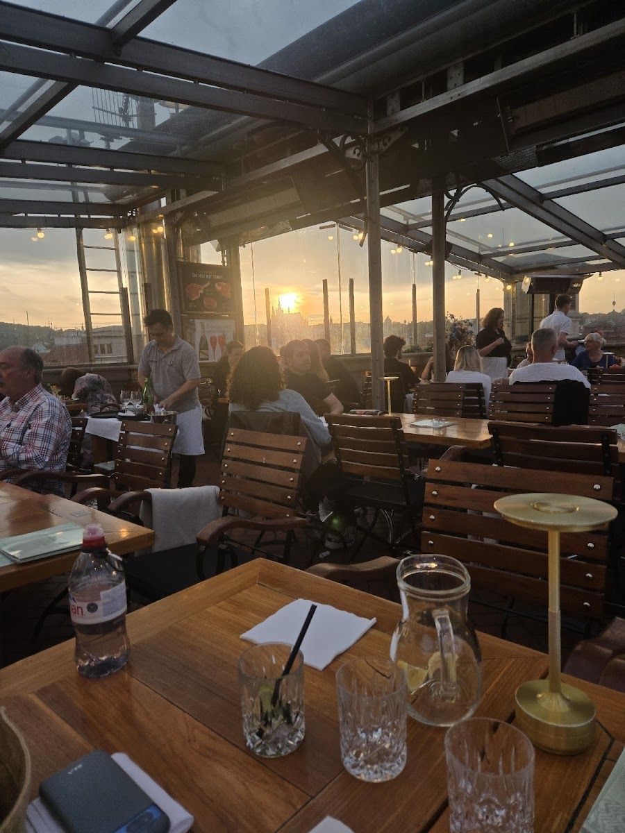 Terasa U Prince Rooftop bar service