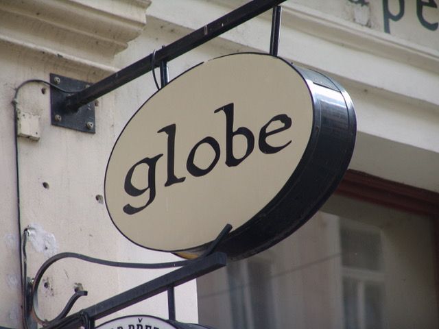 The Globe Bookstore Bar Nove Mesto atmosphere