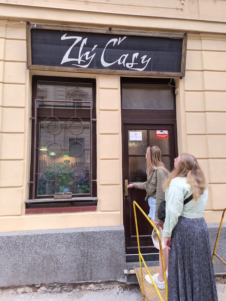 Zly Casy bar service