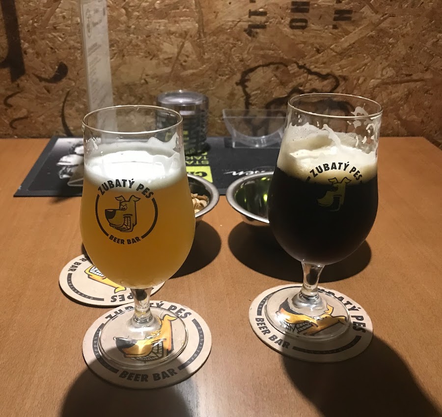 Zubaty pes, Prague
