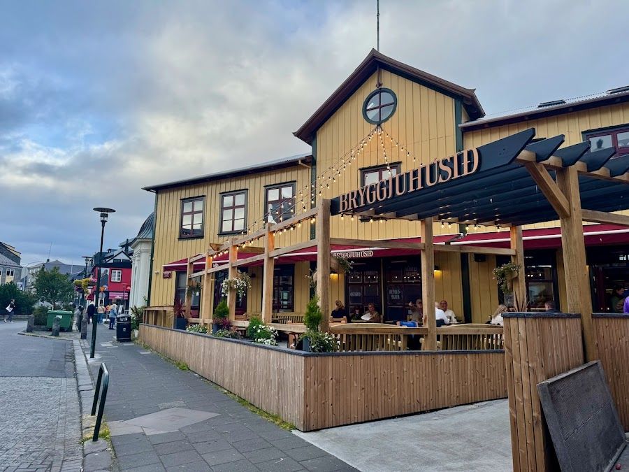 Bryggjan Brewery Grandi atmosphere