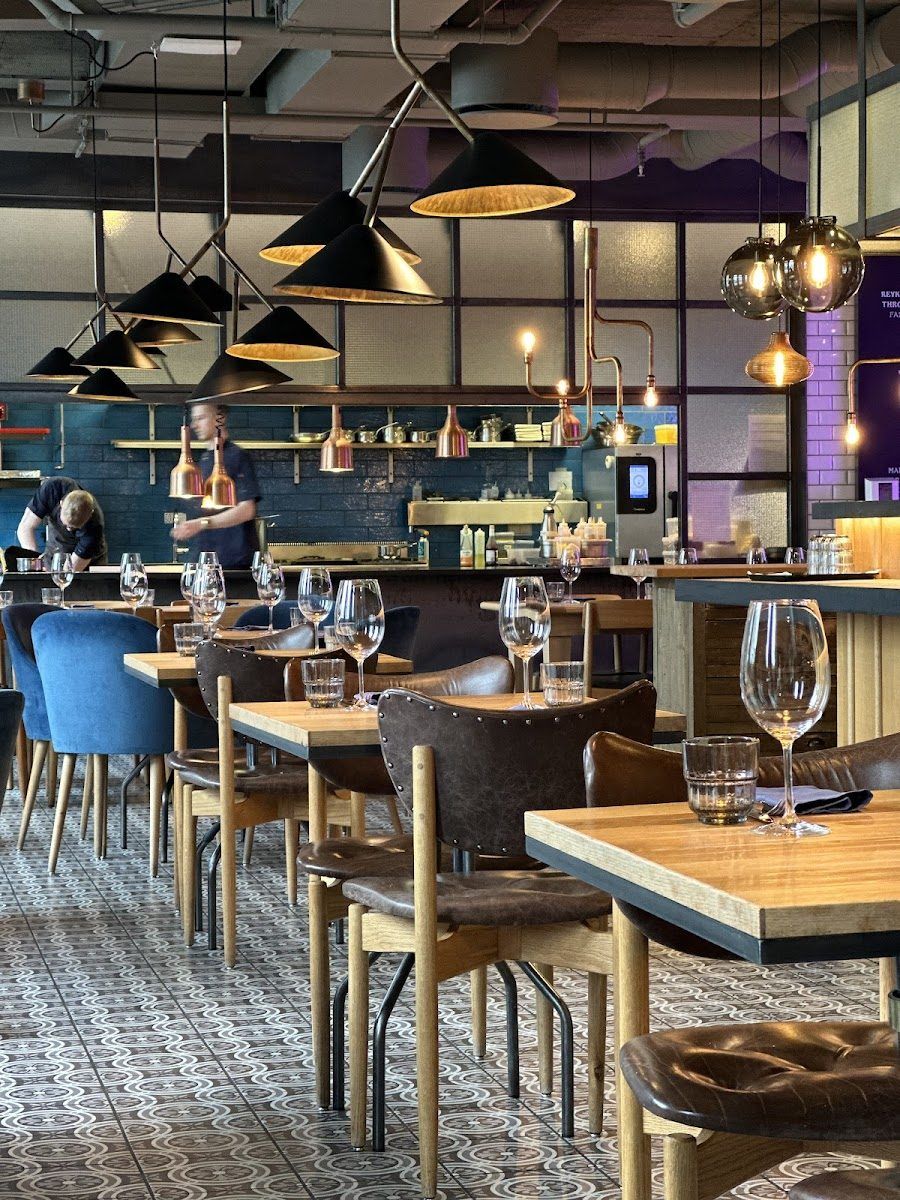 Geiri Smart Bar at Canopy City Centre atmosphere