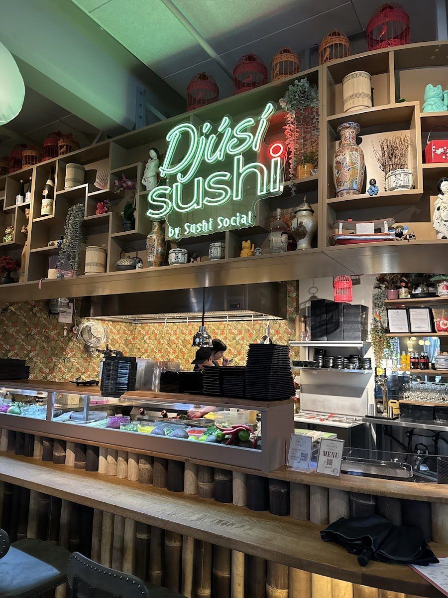 Osushi Bar bar service