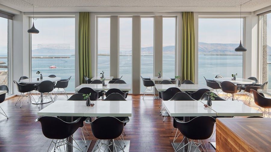 Sky Bar at Centerhotel Arnarhvoll bar service