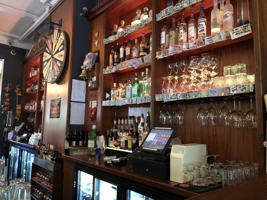 The English Pub bar service