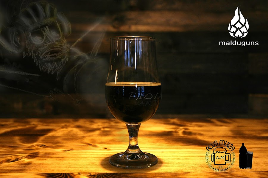 Alus Muiza craft beer pour