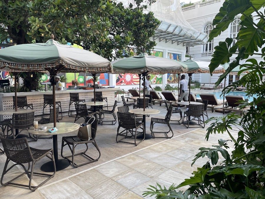 Pergula Bar at Copacabana Palace bar service