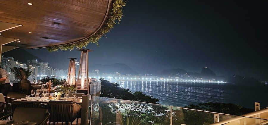 Mar e Mar Bar at Fairmont bar service