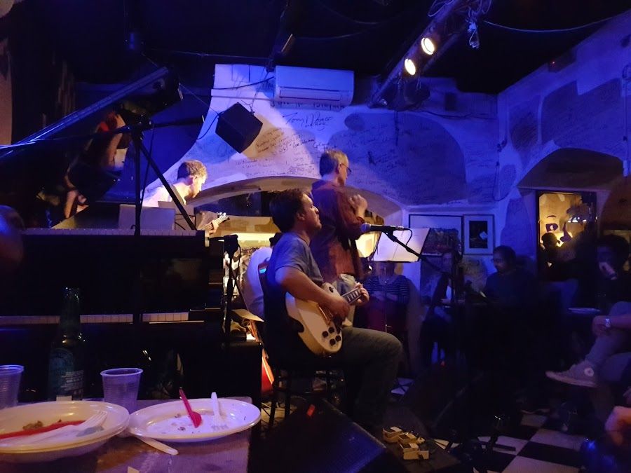 Alexanderplatz Jazz Club bar service