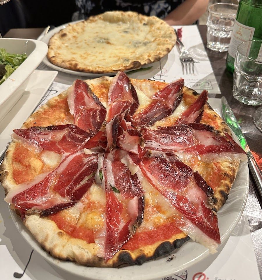 Emma Pizzeria Bar bar service