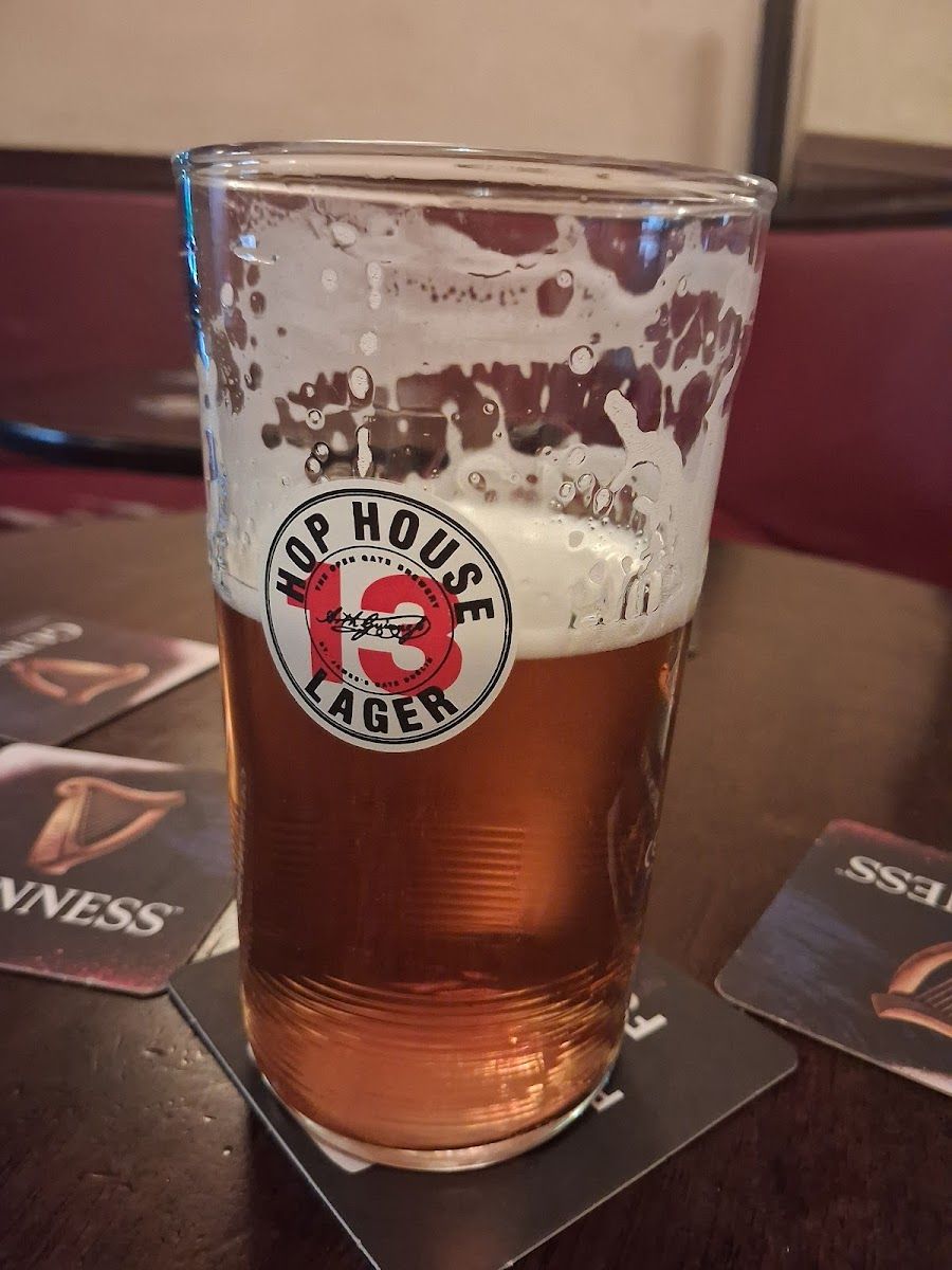 Finnegan Irish Pub bar service