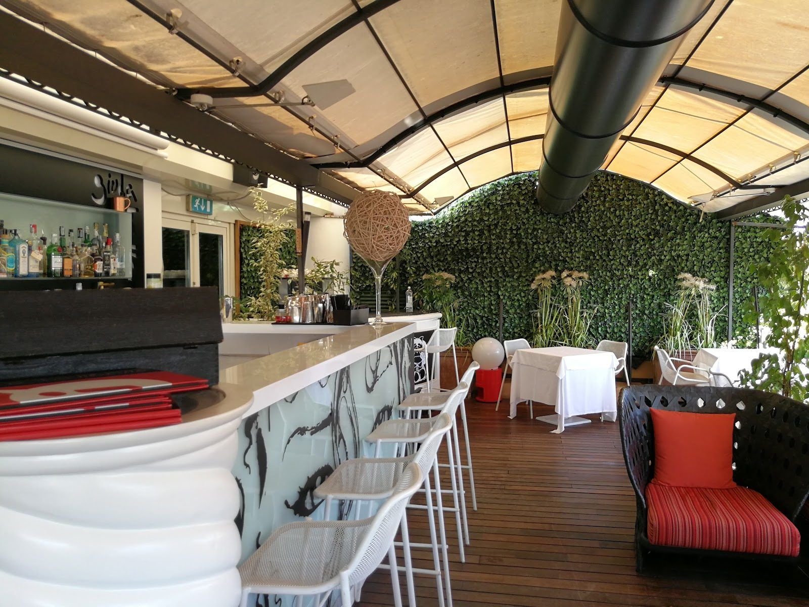 Flair Restaurant Bar Rome bar interior