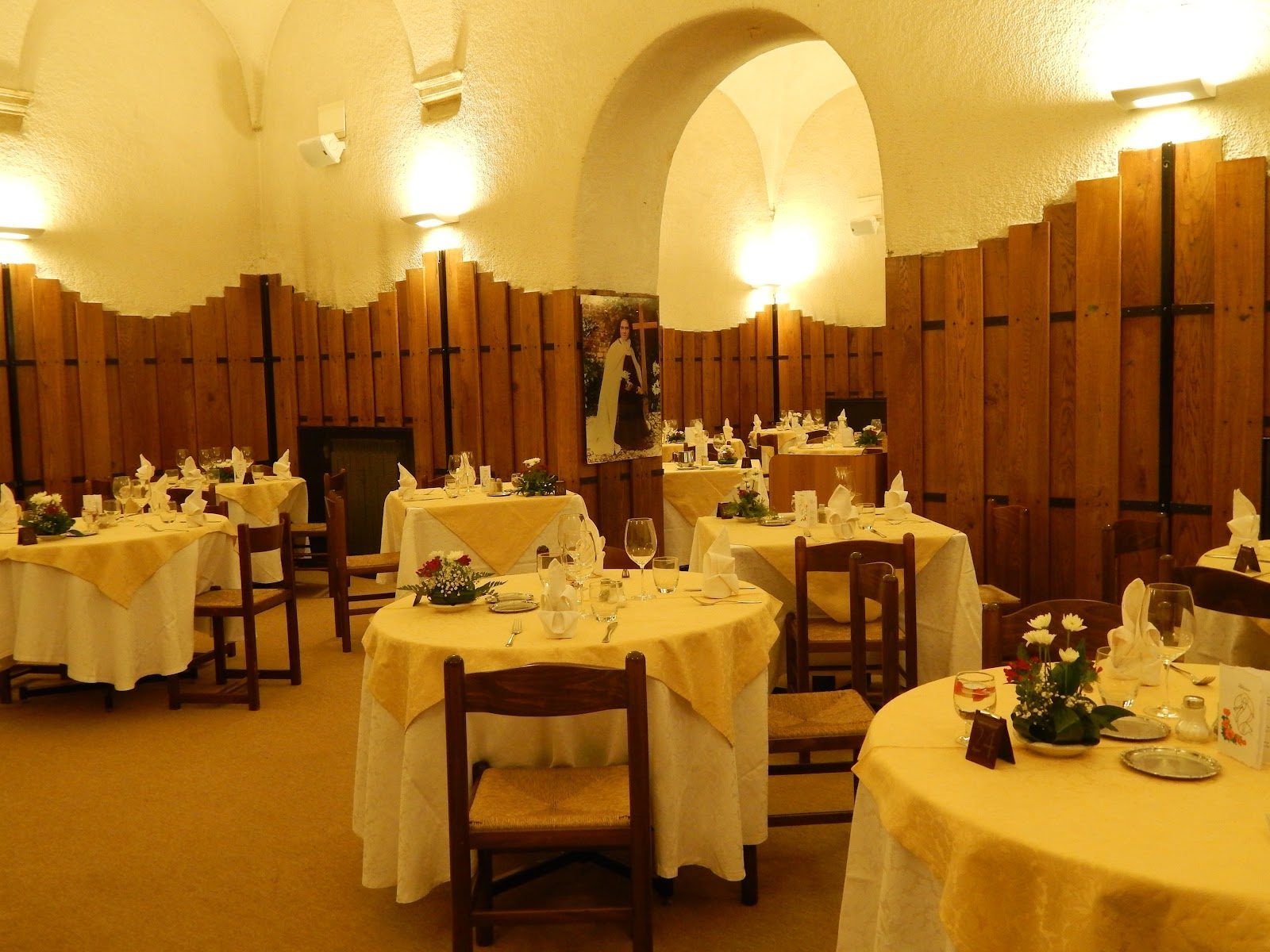 L'Eau Vive Rome bar interior