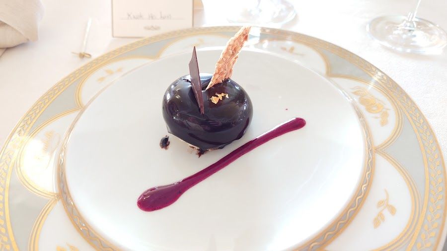 Mirabelle at Hotel Splendide Royal bar service