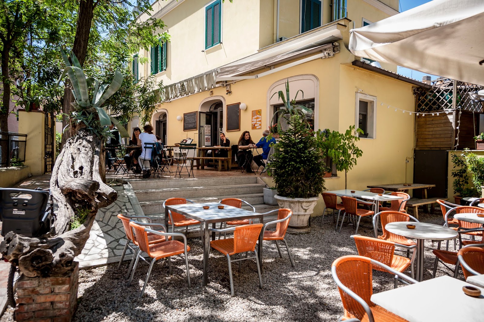 Necci dal 1924 courtyard cafe-bar in Pigneto, Rome