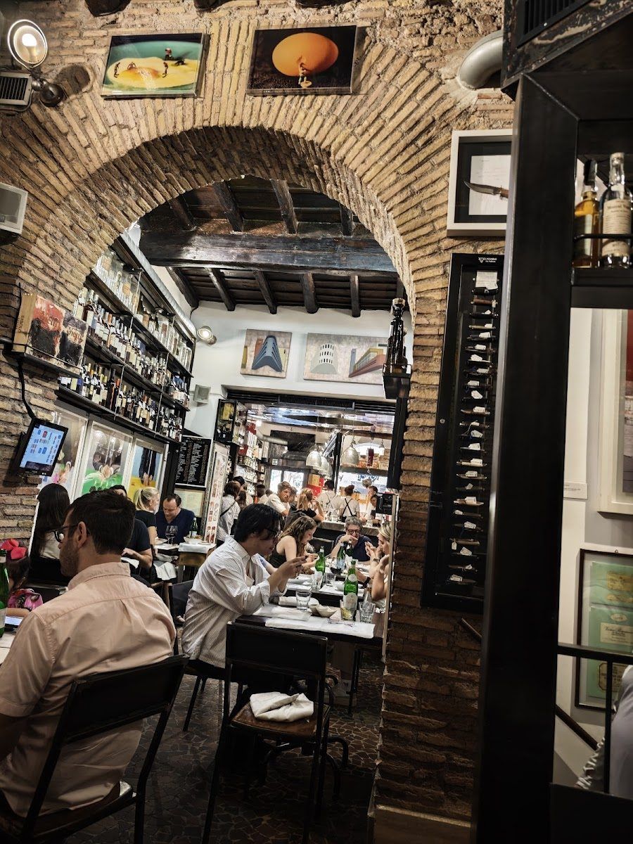 Roscioli Wine Bar bar service