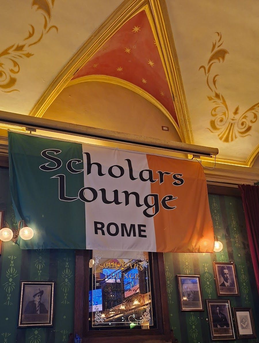 Scholars Lounge Irish Pub bar service