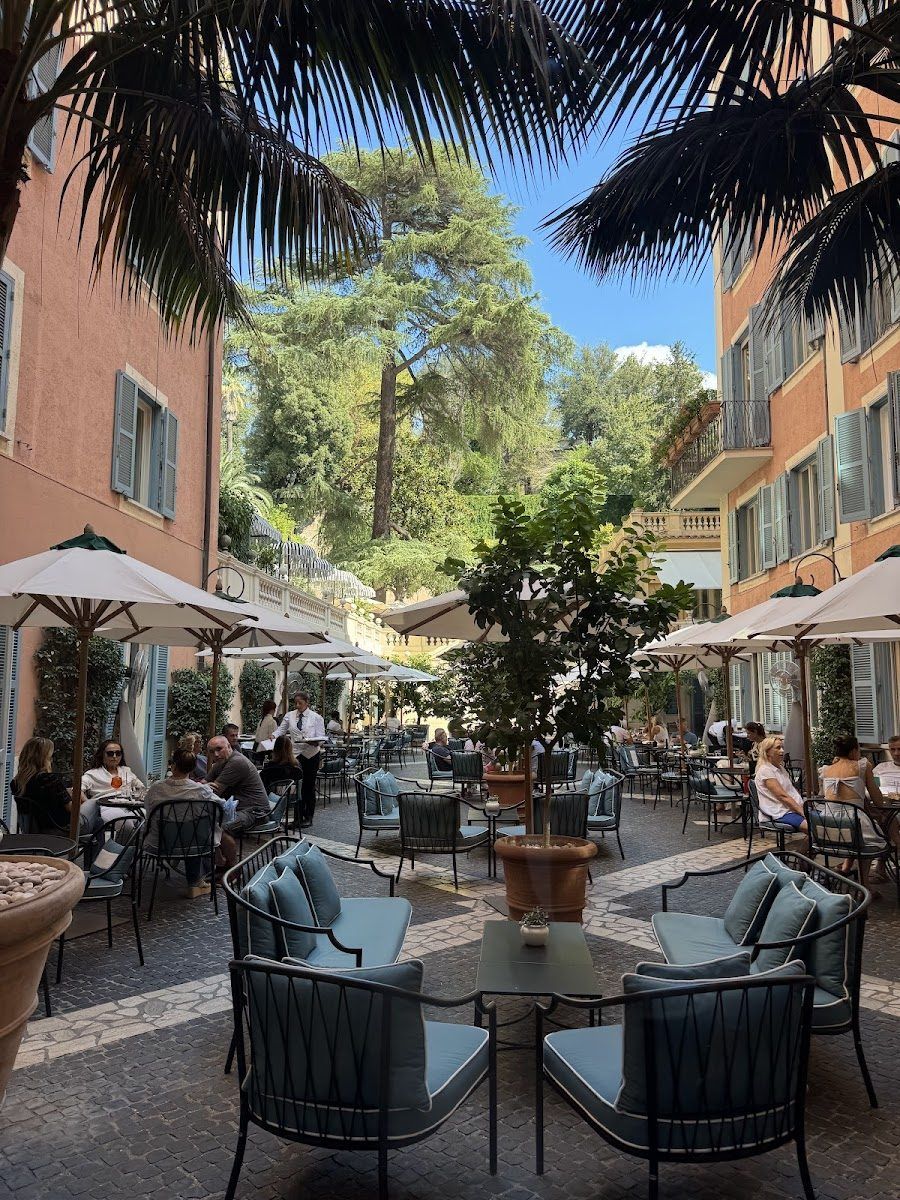 Stravinskij Bar at Hotel de Russie Centro Storico atmosphere
