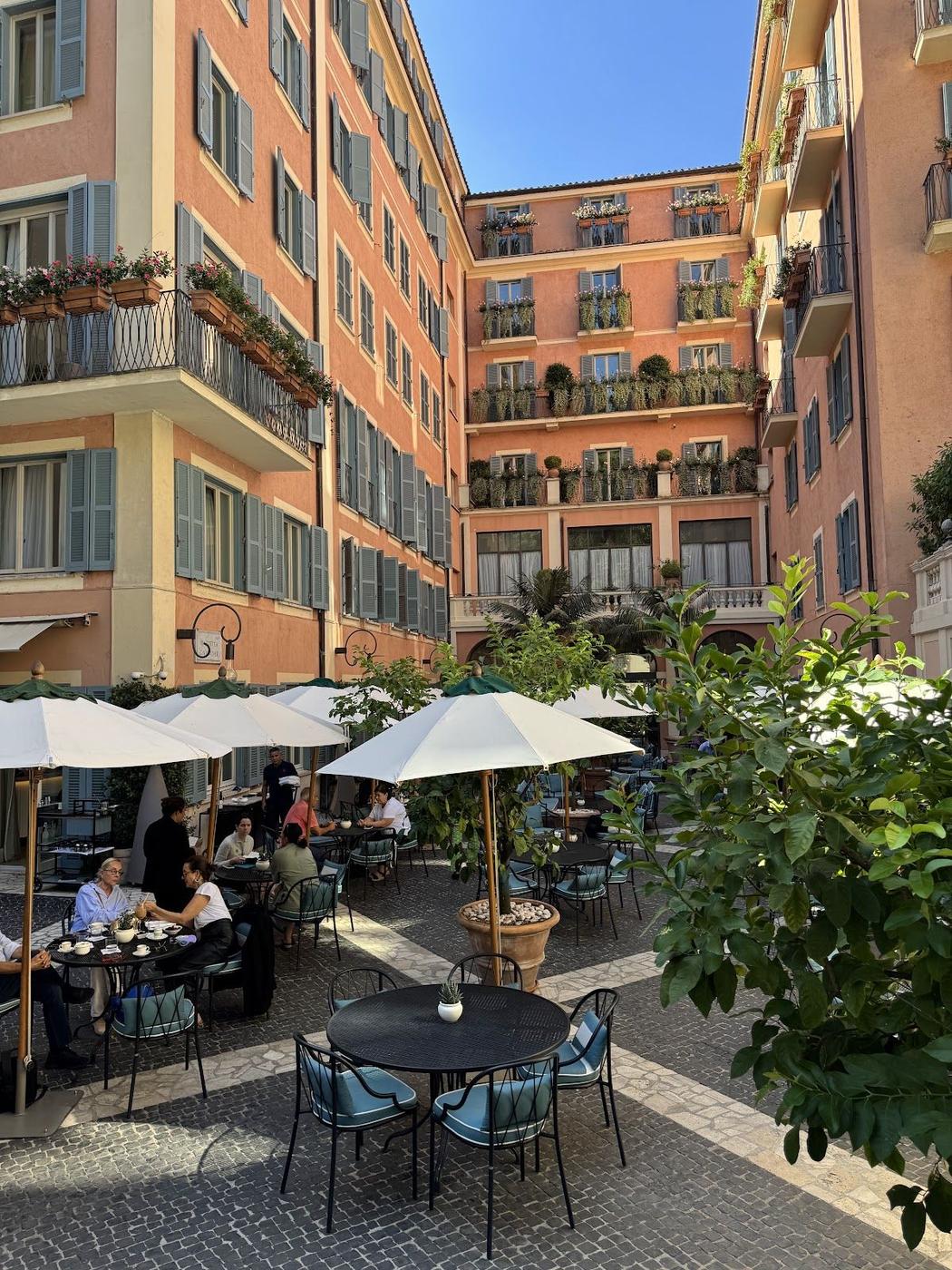 Stravinskij Bar, Rome