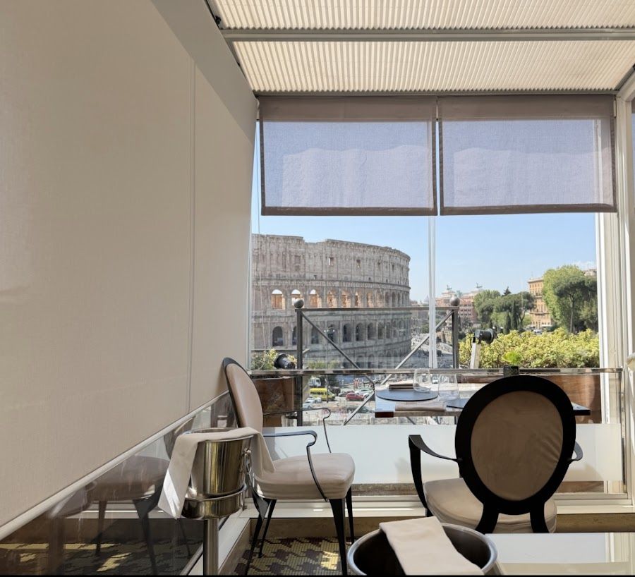 Aroma Rooftop at Palazzo Manfredi bar service