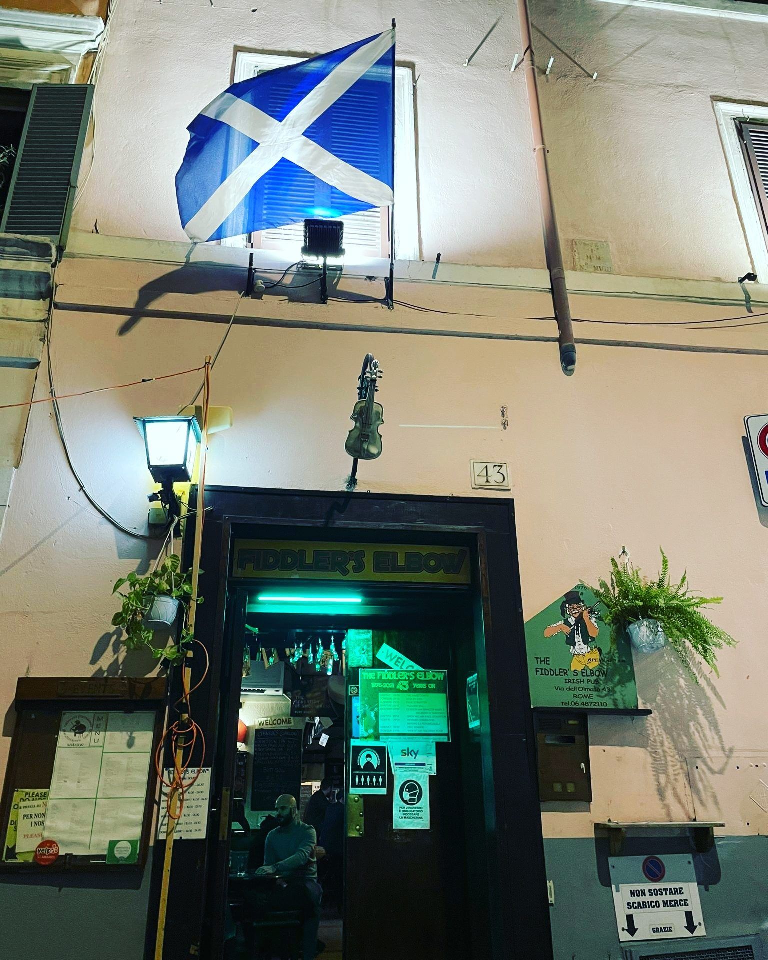 The Fiddler's Elbow Rome bar interior