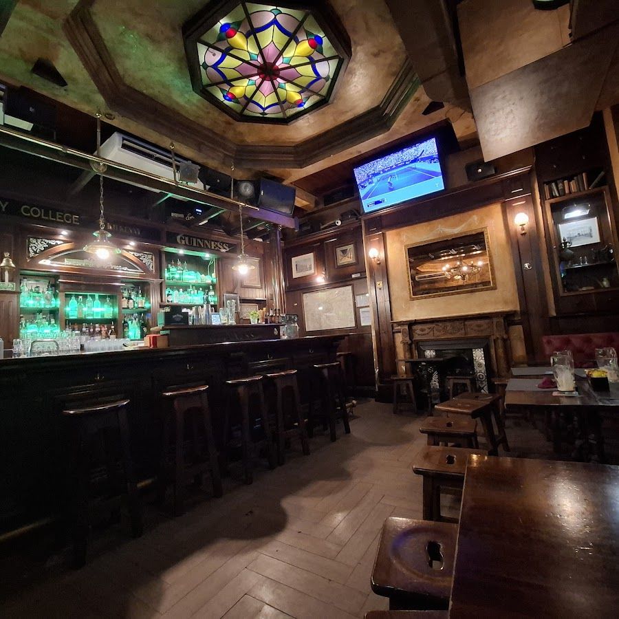 Trinity College Pub Centro Storico atmosphere