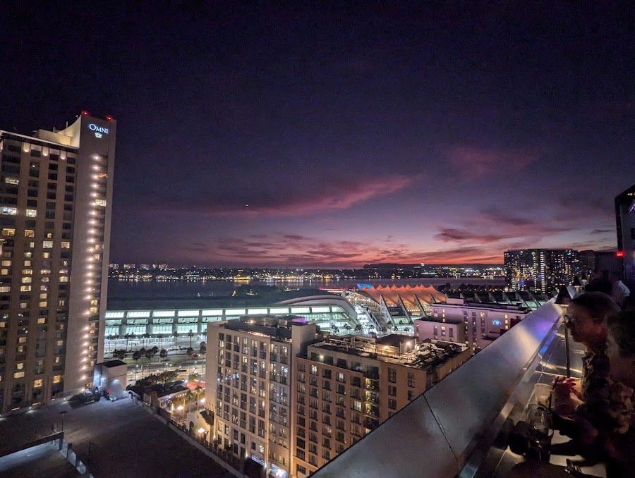 Altitude Sky Lounge at Marriott bar service