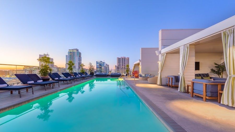 Rooftop600 at Andaz San Diego cocktail at the bar